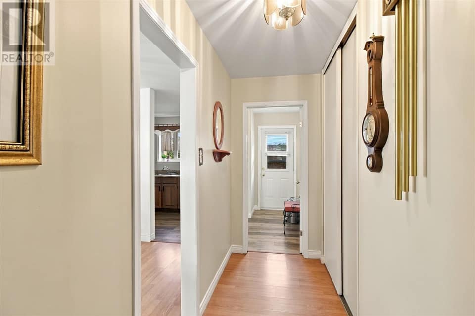 87 Guzzwell Drive, photo 10 of 37