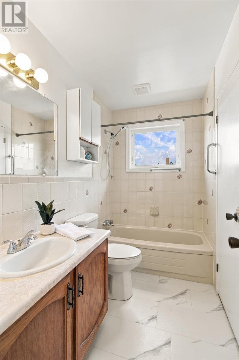 87 Guzzwell Drive, photo 14 of 37