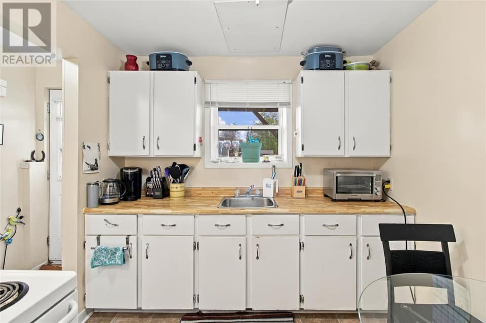 87 Guzzwell Drive, photo 17 of 37