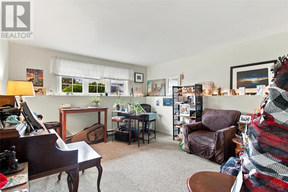 87 Guzzwell Drive, photo 19 of 37