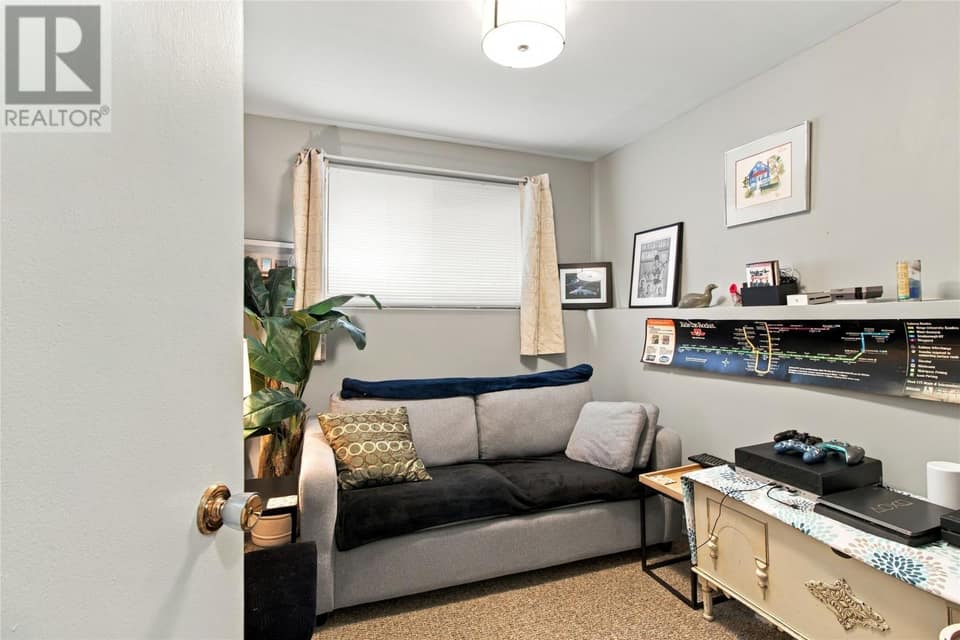 87 Guzzwell Drive, photo 21 of 37