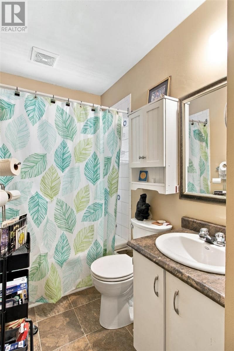 87 Guzzwell Drive, photo 22 of 37
