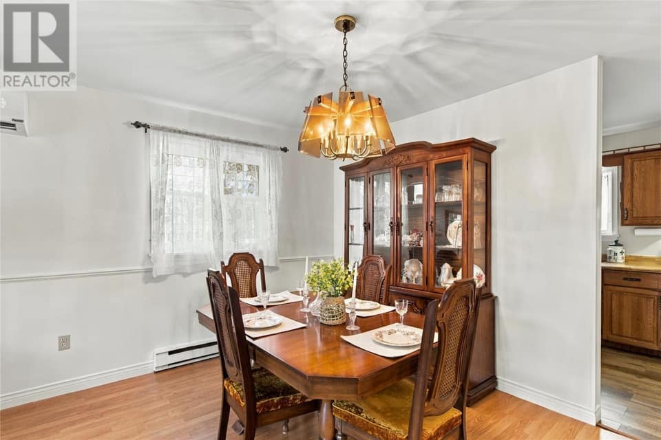 87 Guzzwell Drive, photo 6 of 37