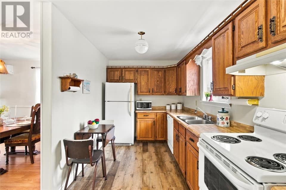 87 Guzzwell Drive, photo 8 of 37