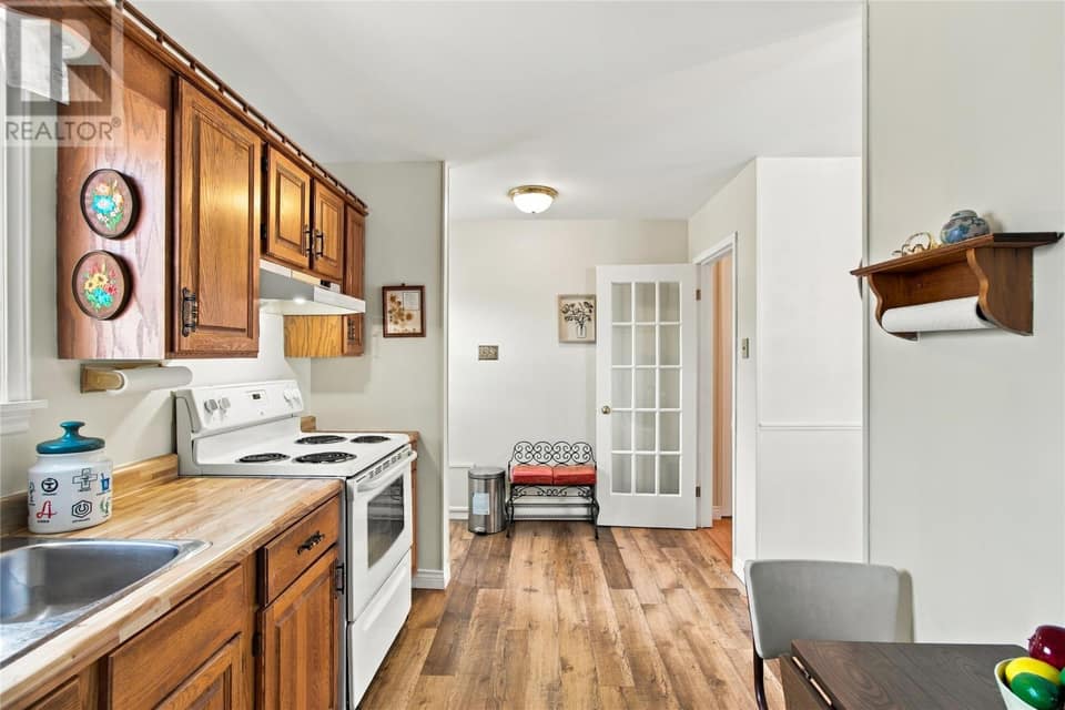 87 Guzzwell Drive, photo 9 of 37