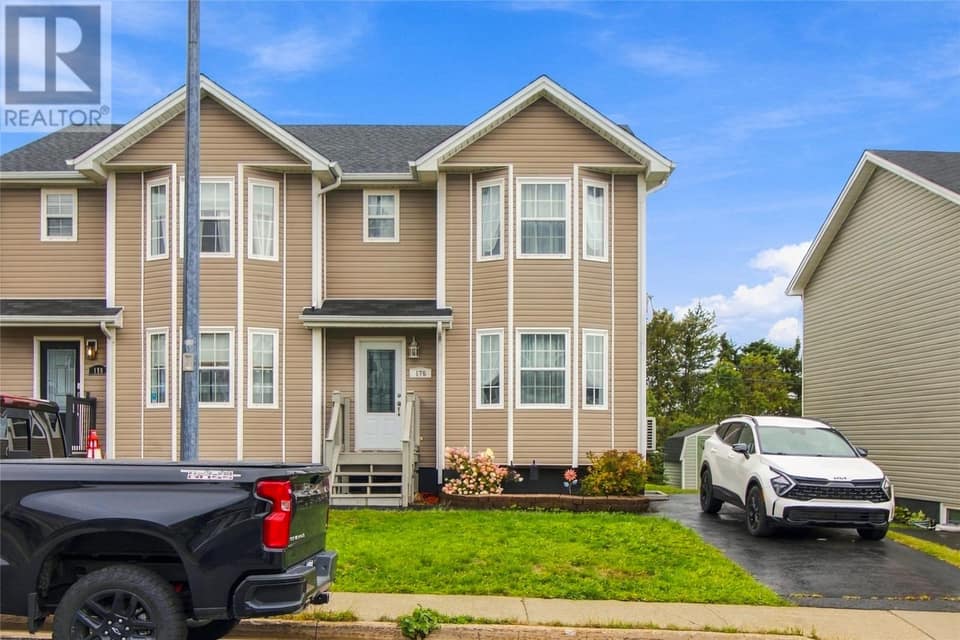 176 Green Acre Drive, photo 2 of 25