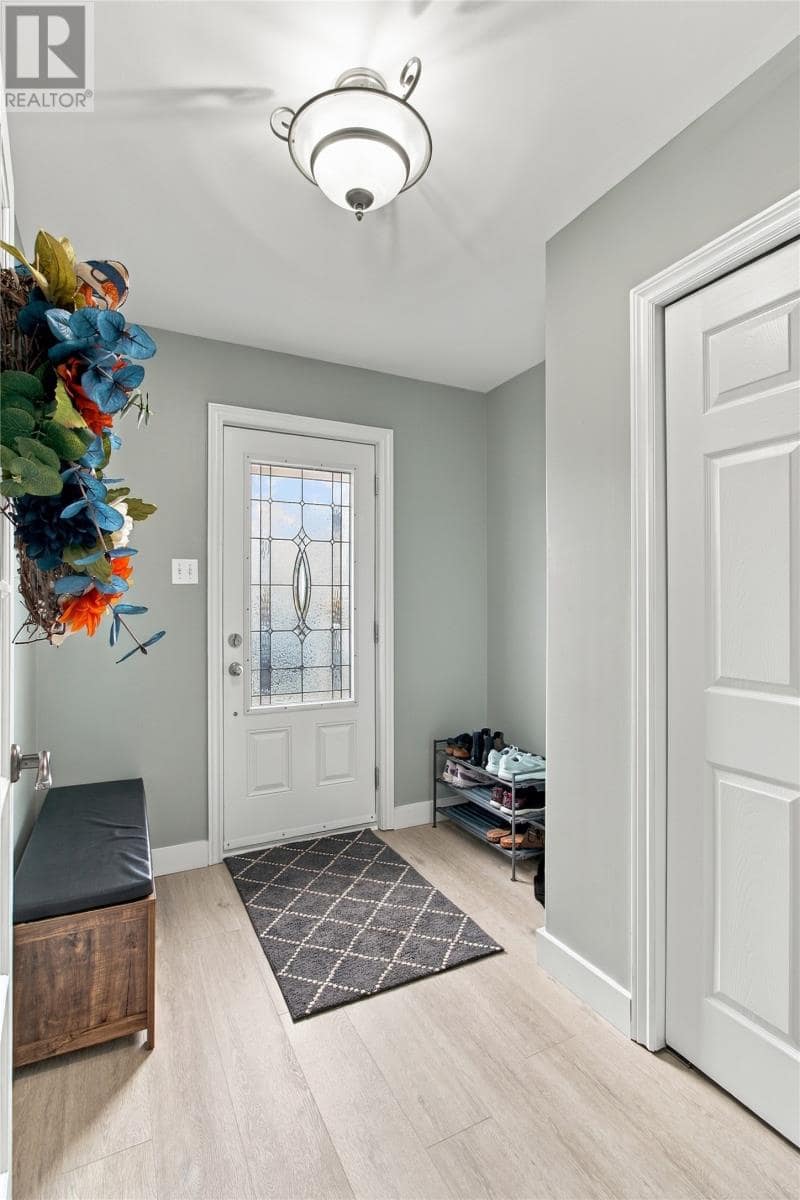 176 Green Acre Drive, photo 3 of 25