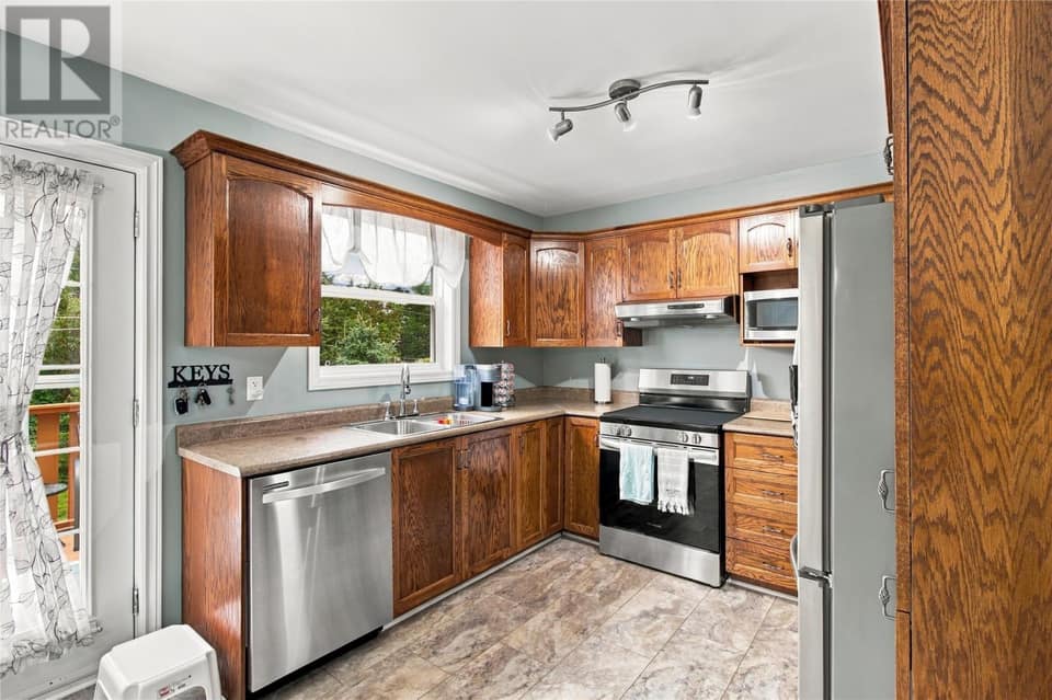 176 Green Acre Drive, photo 6 of 25