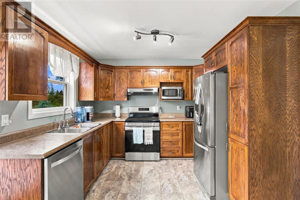 176 Green Acre Drive, photo 7 of 25